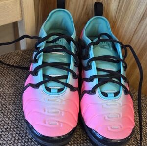 Nike Womens Vapormax Plus Pink Blast Clear Jade Black 8.5